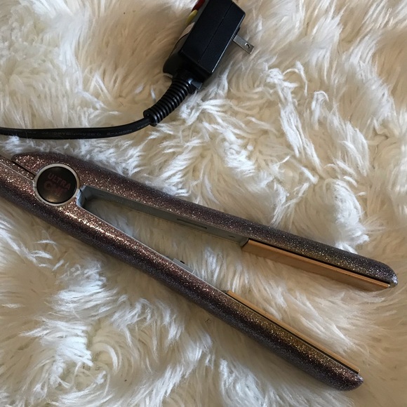 CHI hair straightener - Picture 4 of 8